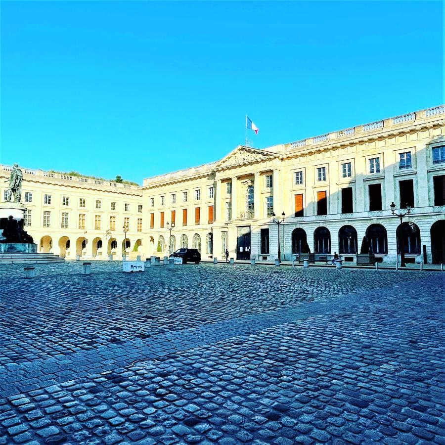 Charme De L'Ancien Pour Cet Appartement Entierement Renove Dans L'Hypercentre De Ρενς Εξωτερικό φωτογραφία